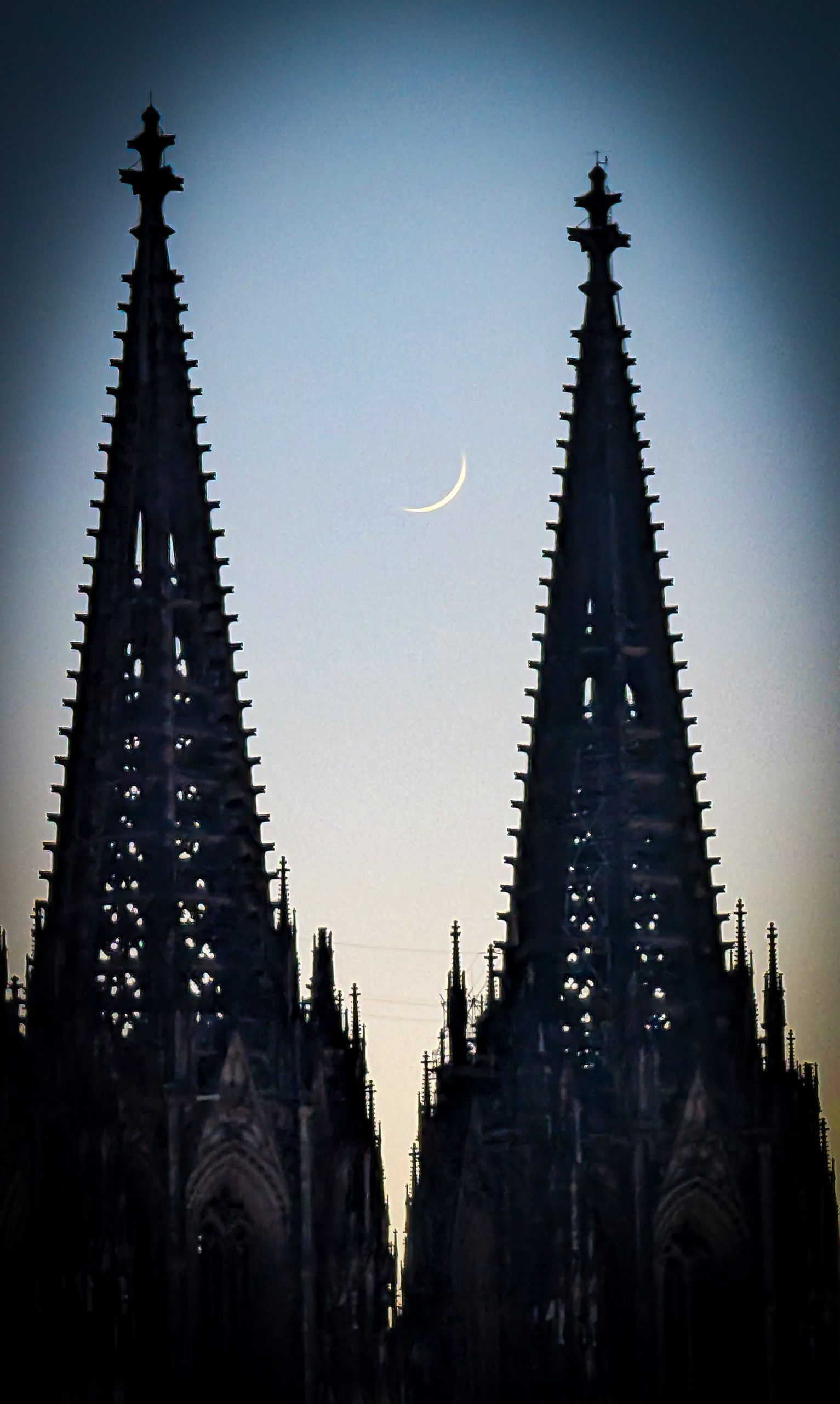 No. 1: Wie die Sichel vum Mohnd