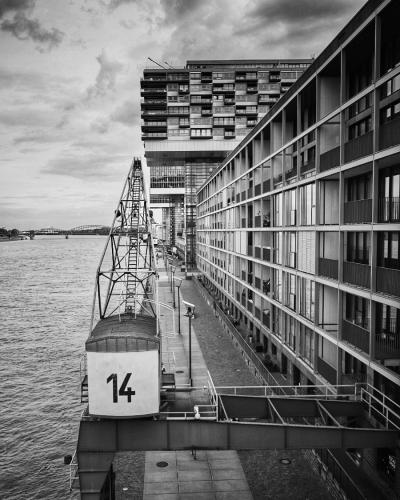 Verladekran mit Rheinauhafen