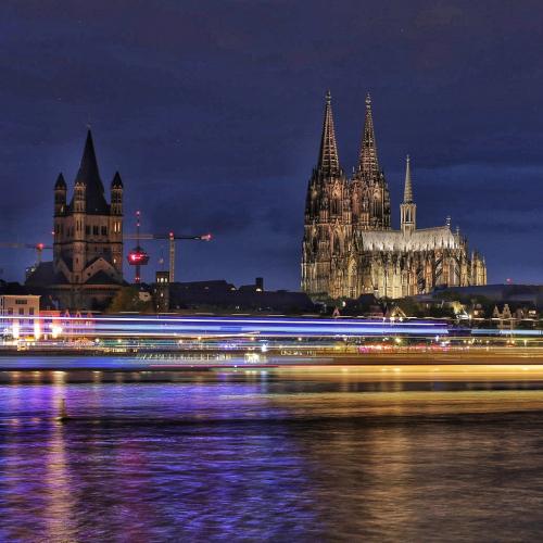 Kölner Dom im Dunkeln