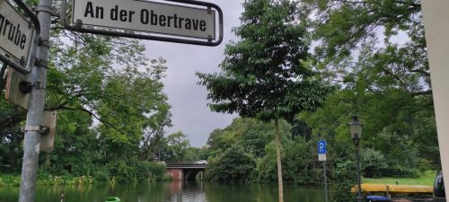 Trave, die die Altstadt Lübecks umfließt