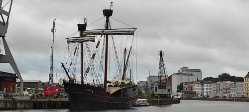 Piratenschiff im Museumshafen