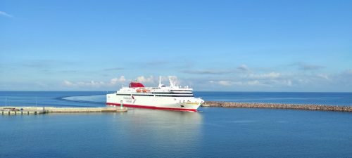 Destination Gotland läuft in Visbys Hafen ein