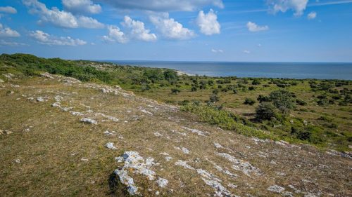 Weiter geht es über das kahle Plateau - und man erwartet das jeden Moment Winnetou und Old Shetterhand um die Ecke geritten kommen