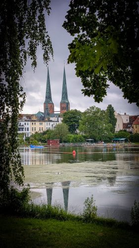 Auch hier hat der Dom zwei Türme