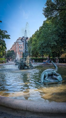 Überall auf Södermalm und in ganz Stockholm finden sich große und kleine Park, oft mit Wasser