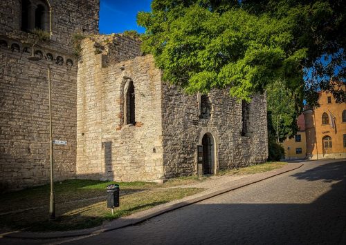 Eine von zahlreichen Kirchenruinen