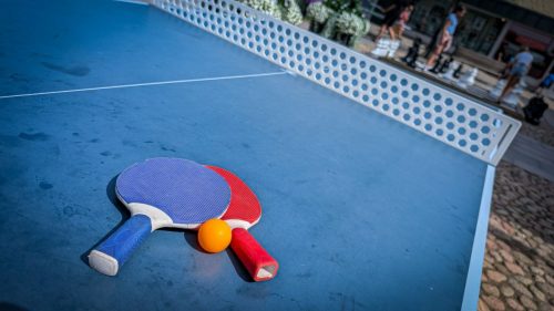 Und Spieleangebote für die Großen - Wir starten mit einer Runde Tischtennis