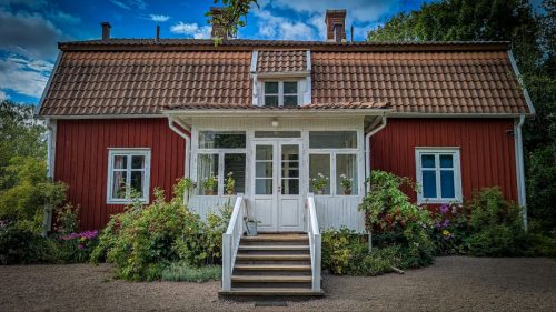 Astrids Elternhaus heute - Das Haus sowie das 1920 neugebaute Wohnhaus werden heute noch von Familienmitgliedern bewohnt