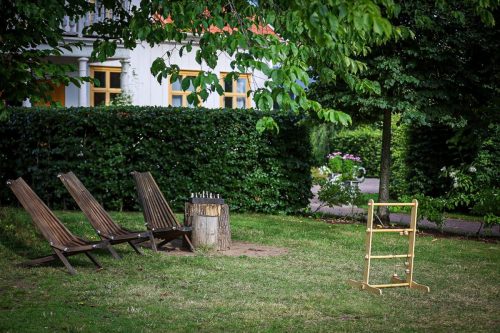 Der ehemalige Pfarrgarten lädt zum Verweilen und Spielen ein